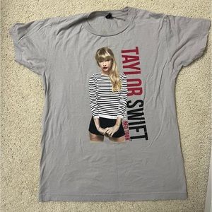 Taylor Swift Red Tour T shirt size small